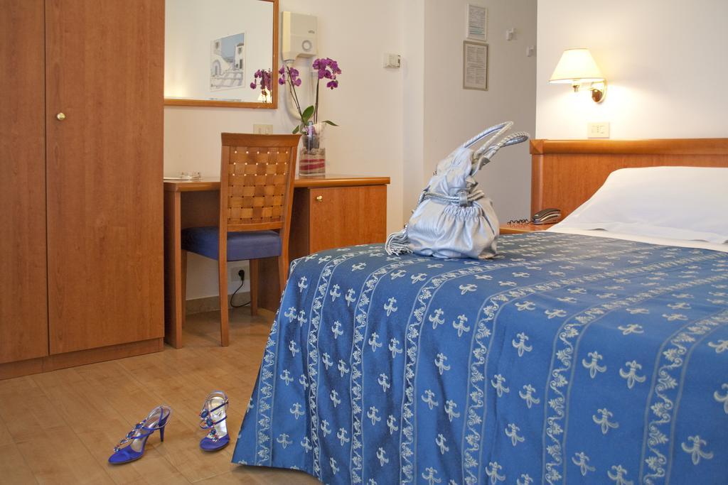 Hotel Mon Pays Riccione Oda fotoğraf
