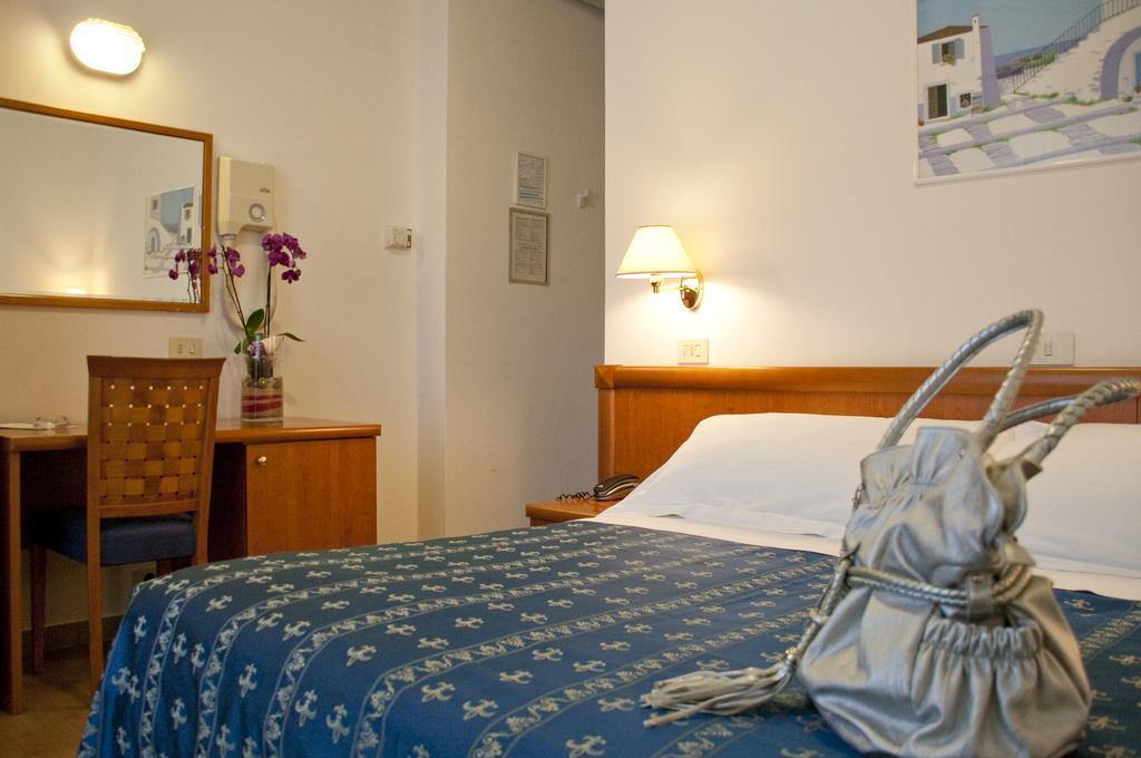Hotel Mon Pays Riccione Dış mekan fotoğraf